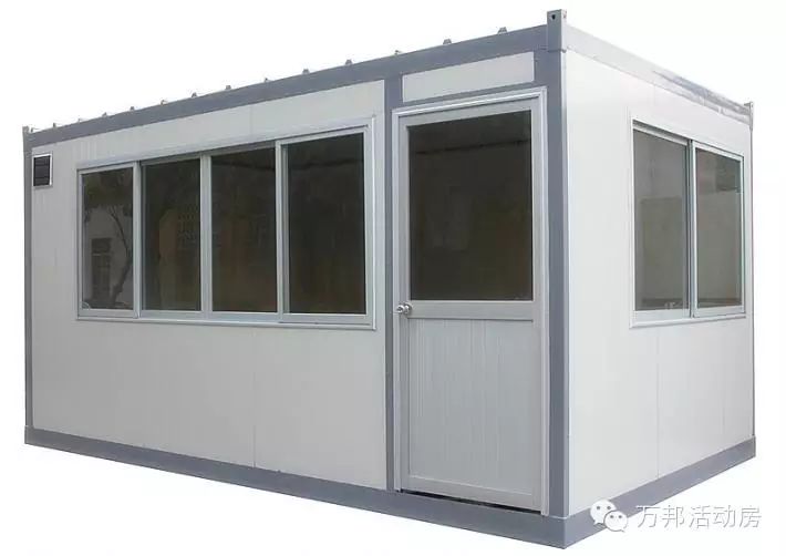 Portable living space containers